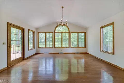 305 Simich Dr, Seven Hills, OH 44131 photo 7