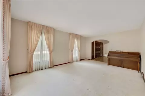 305 Simich Dr, Seven Hills, OH 44131 photo 21