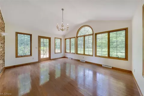 305 Simich Dr, Seven Hills, OH 44131 photo 8