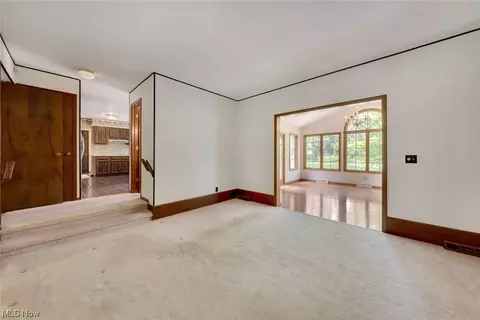 305 Simich Dr, Seven Hills, OH 44131 photo 12