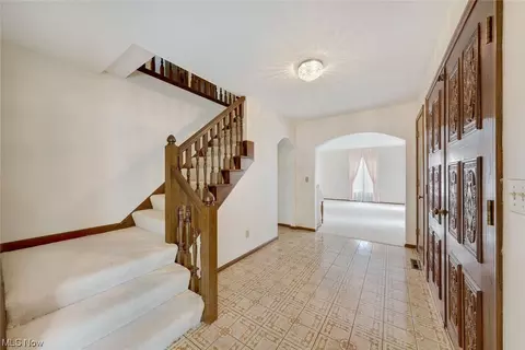 305 Simich Dr, Seven Hills, OH 44131 photo 23
