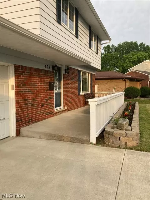 409 Windsor Dr, Elyria, OH 44035 photo 2