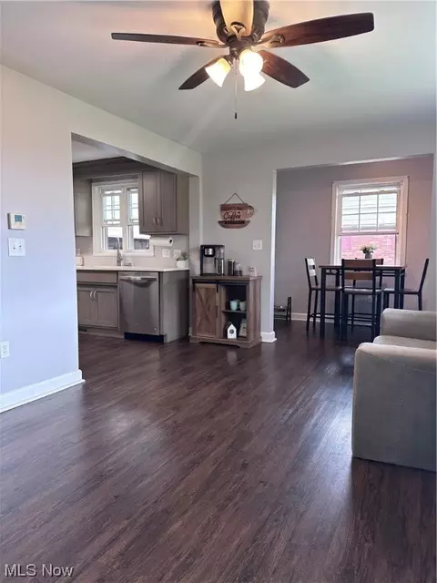 315 Monroe St, Dover, OH 44622 photo 4
