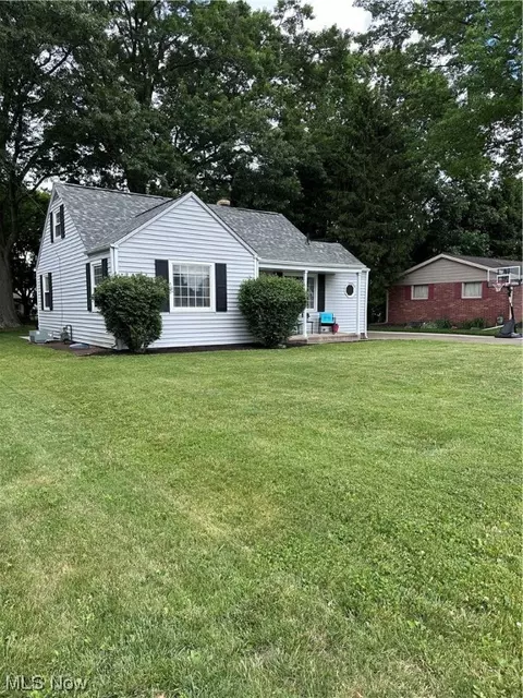 315 Monroe St, Dover, OH 44622 photo 3
