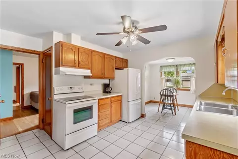209 E 14th St, Dover, OH 44622 photo 8