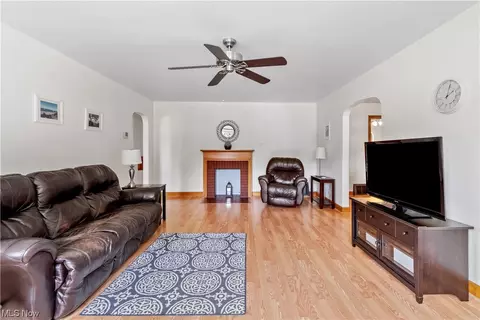 209 E 14th St, Dover, OH 44622 photo 17