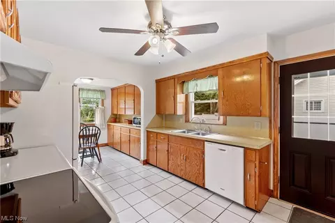 209 E 14th St, Dover, OH 44622 photo 9
