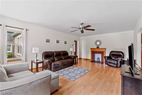 209 E 14th St, Dover, OH 44622 photo 4