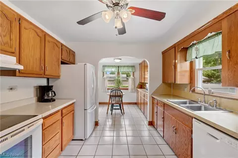 209 E 14th St, Dover, OH 44622 photo 7
