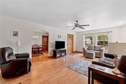209 E 14th St, Dover, OH 44622 photo 5