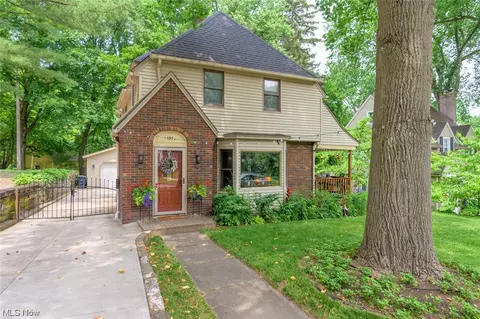 597 Palisades Dr, Akron, OH 44303