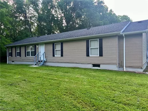 4380 Oak St, Lowellville, OH 44436