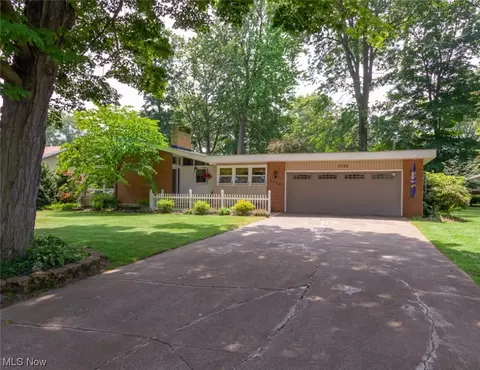 3322 N Maple Ln, Ashtabula, OH 44004 photo 2