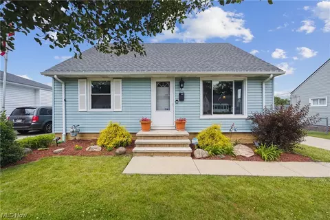 2778 Hilltop Dr, Parma, OH 44134