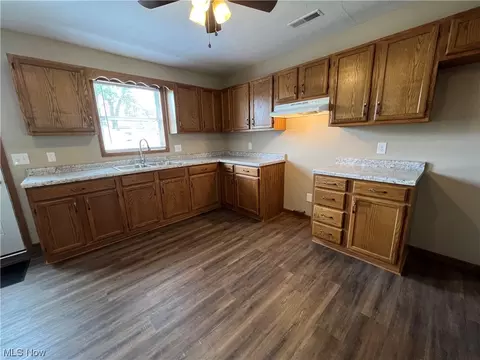 517 N 3rd St, Dennison, OH 44621 photo 10