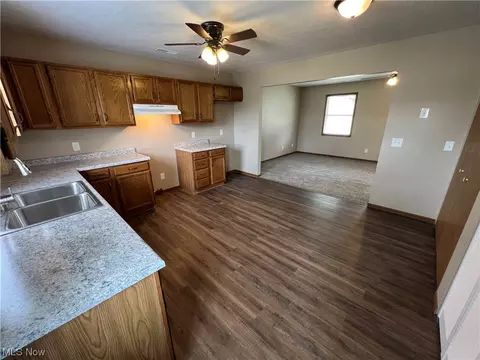517 N 3rd St, Dennison, OH 44621 photo 8