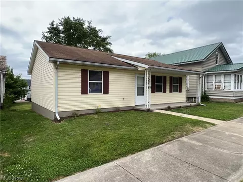 517 N 3rd St, Dennison, OH 44621 photo 2