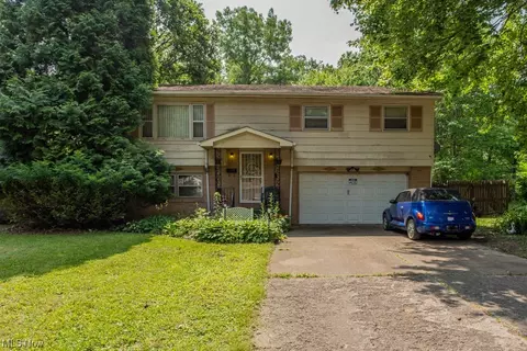 1383 Kenneth St, Youngstown, OH 44505