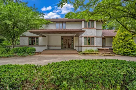 1117 Rambling Way, Akron, OH 44333