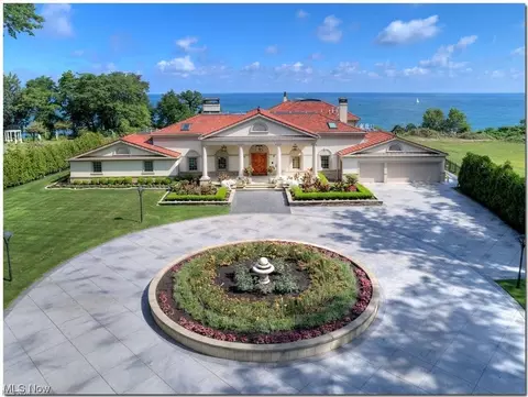 11518 Harbor View Dr, Cleveland, OH 44102