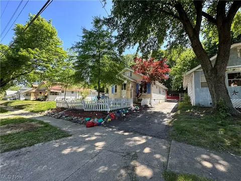 579 Sanford Ave, Akron, OH 44305