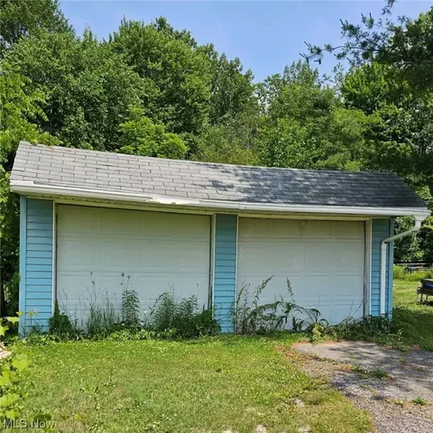 11401 Martha Dr, Elyria, OH 44035 photo 3
