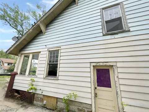53 E Florida Ave, Youngstown, OH 44507 photo 3