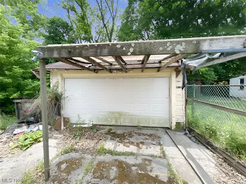 53 E Florida Ave, Youngstown, OH 44507 photo 2