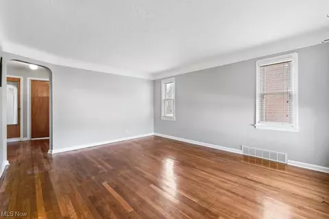 6115 Kelsey Rd, Parma, OH 44129 photo 3