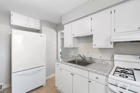 6115 Kelsey Rd, Parma, OH 44129 photo 9