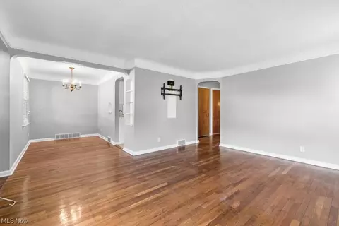 6115 Kelsey Rd, Parma, OH 44129 photo 4