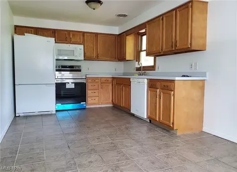 903 Tremont, Dover, OH 44622 photo 8