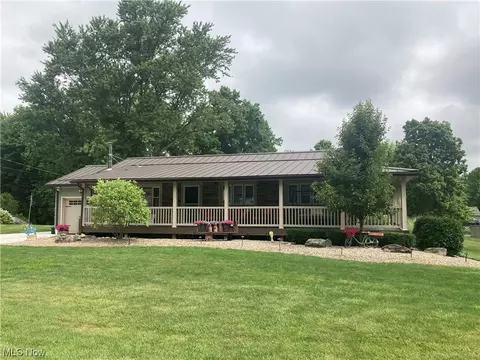2950 Crest Cir NW, Massillon, OH 44647