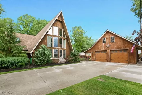 6077 Glasgow St, Madison, OH 44057