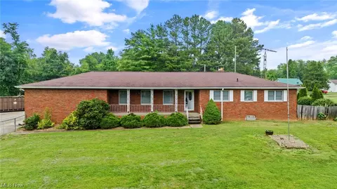 28576 Lyons St, Coolville, OH 45723
