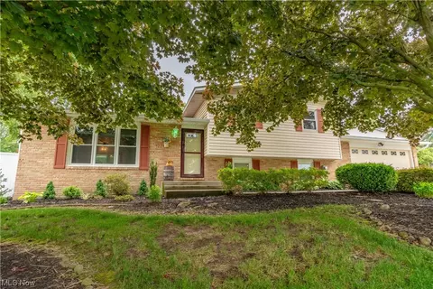 12314 Chestnut St NW, Canal Fulton, OH 44614
