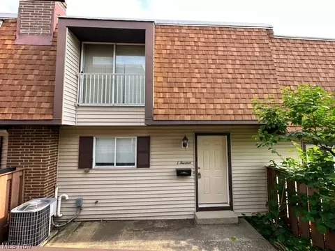 6468 State Rd #L14, Parma, OH 44134