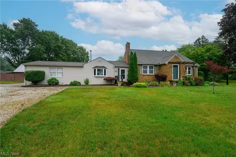 7251 Glorine St NW, North Canton, OH 44720