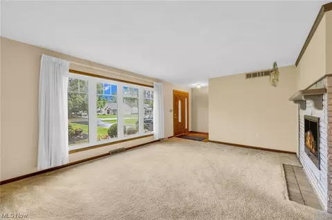 155 Nottingham Dr, Elyria, OH 44035 photo 4