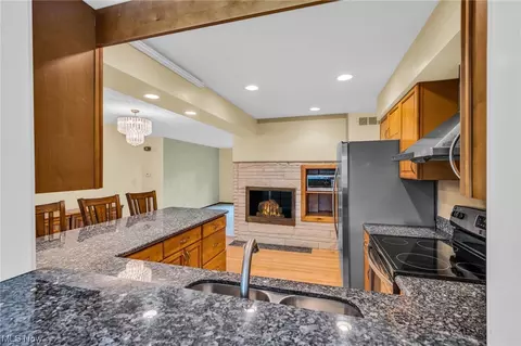 155 Nottingham Dr, Elyria, OH 44035 photo 8