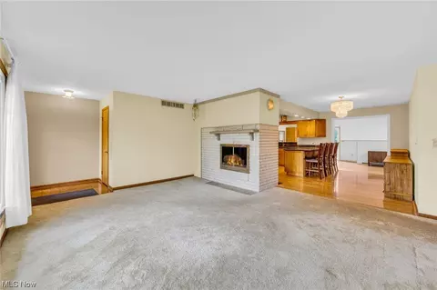 155 Nottingham Dr, Elyria, OH 44035 photo 5