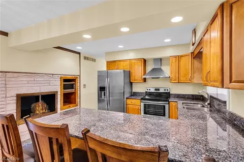 155 Nottingham Dr, Elyria, OH 44035 photo 9
