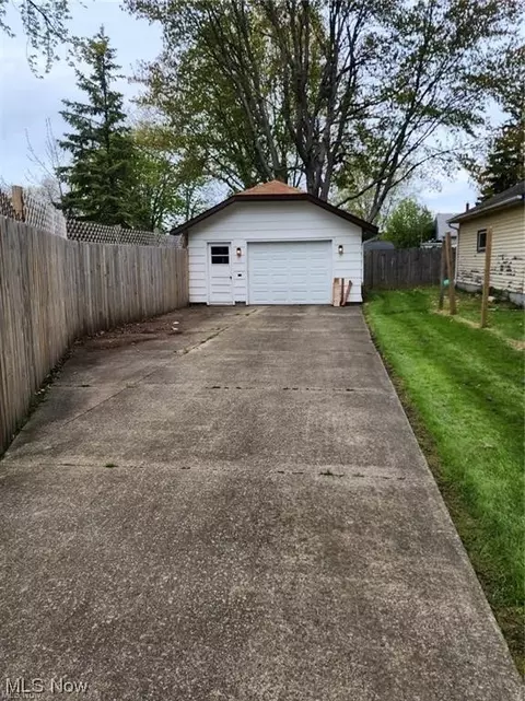 1915 W 9th St, Ashtabula, OH 44004 photo 3