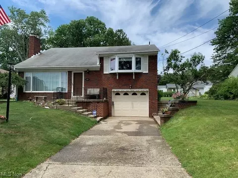 1958 Wendy Ln, Poland, OH 44514