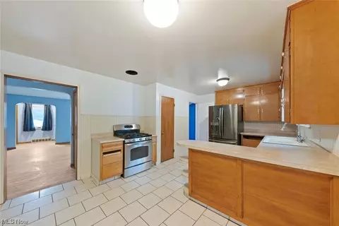 4800 Elyria Ave, Lorain, OH 44055 photo 5