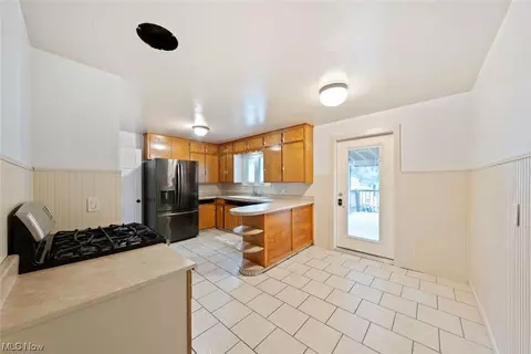 4800 Elyria Ave, Lorain, OH 44055 photo 4