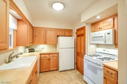 1017 Brookview Blvd, Parma, OH 44134 photo 9