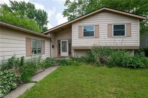 143 Meadow Cir, Berea, OH 44017