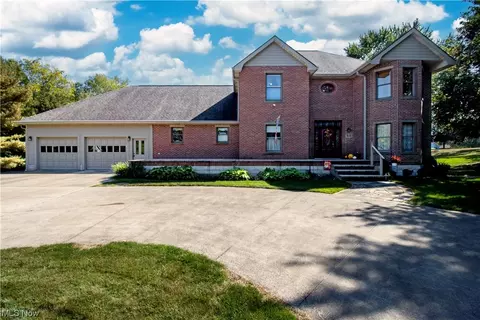 926 Apple Blossom Ln, Orrville, OH 44667
