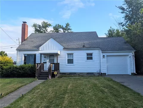 1307 Woodland St NE, Warren, OH 44483
